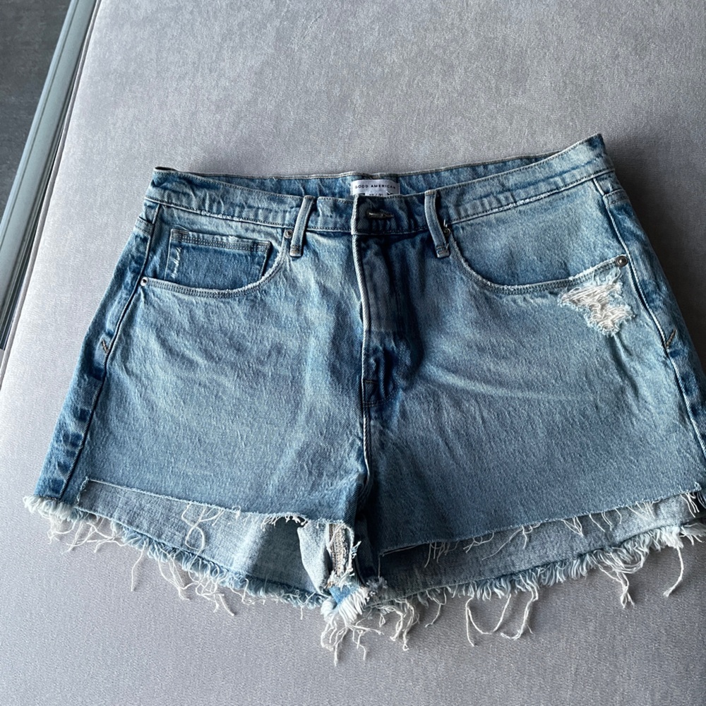 Good American 90’s shorts Blue 650